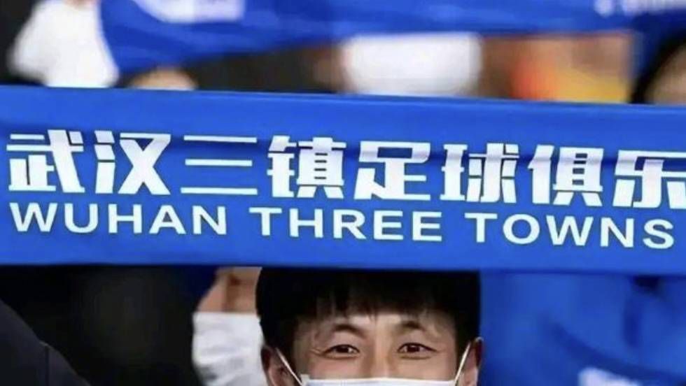 美女脱个精光